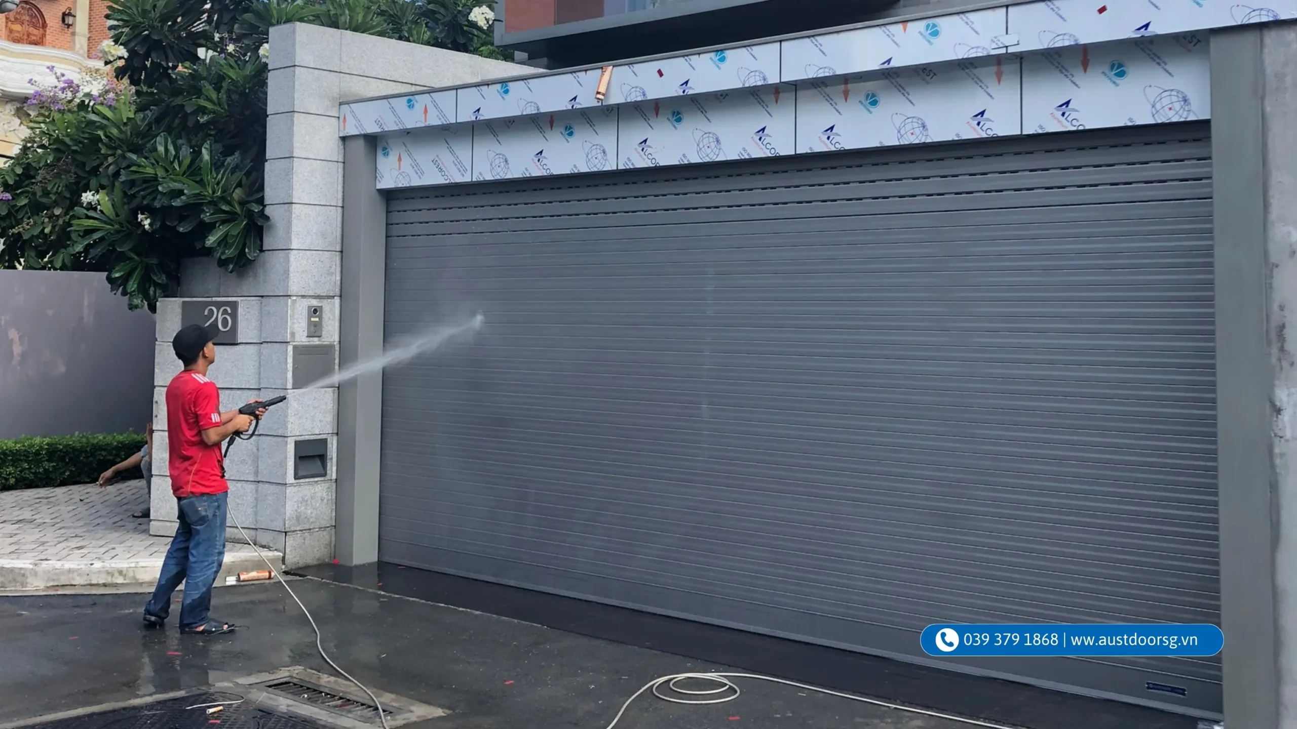 Cửa cuốn Austdoor khe thoáng lắp đặt tại nhà phố TP.HCM